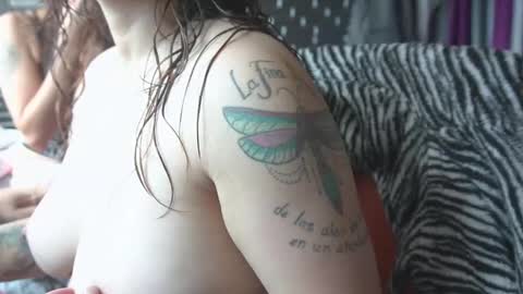 Snapshot of miadimota chatting on January 18, 2026, 4:22 pm Mia online show from January 18, 2026, 4:22 pm