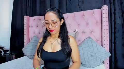 Snapshot of miadivinehyh chatting on May 19, 2026, 12:55 pm miadivinehyh online show from May 19, 2026, 12:55 pm