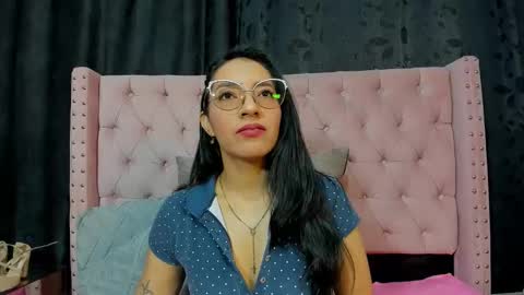 miadivinehyh online show from June 10, 2026, 1:43 pm