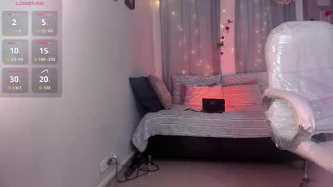 Mia online show from November 19, 2025, 11:16 pm