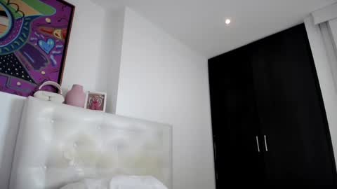 Mia online show from September 8, 2025, 8:41 pm