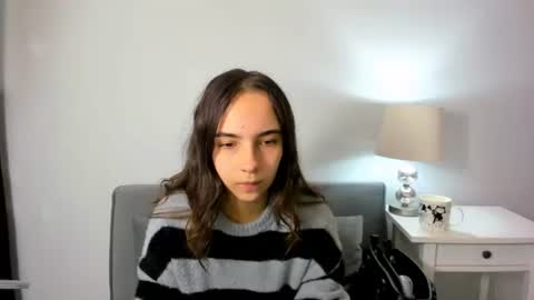 Mia online show from November 19, 2025, 4:18 pm