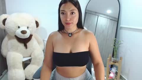 Mia Glow Velvet online show from June 6, 2026, 12:27 am