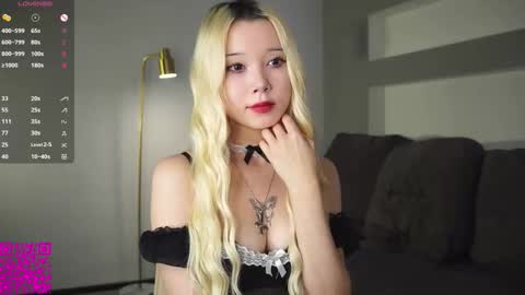 Snapshot of miagloww chatting on September 27, 2025, 7:35 am Mia online show from September 27, 2025, 7:35 am