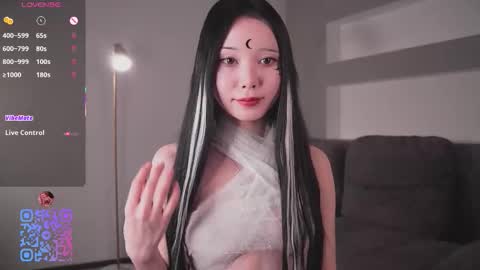 Snapshot of miagloww chatting on October 27, 2025, 7:45 am Mia online show from October 27, 2025, 7:45 am