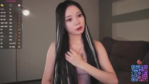 Snapshot of miagloww chatting on November 14, 2025, 12:26 pm Mia online show from November 14, 2025, 12:26 pm