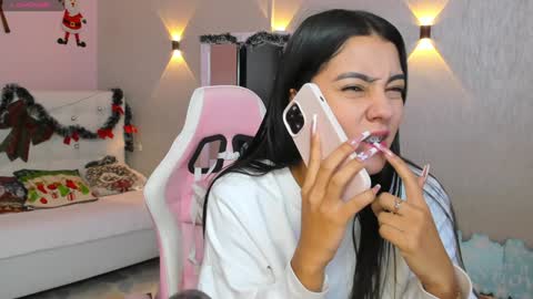 Mia Gomez online show from January 7, 2025, 1:03 pm