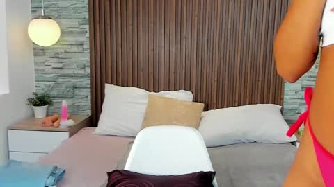 Snapshot of miagomezx chatting on September 17, 2025, 8:10 pm miagomezx online show from September 17, 2025, 8:10 pm