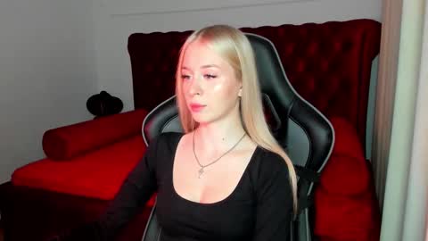 Snapshot of miagraces chatting on October 6, 2025, 5:21 pm Mia online show from October 6, 2025, 5:21 pm