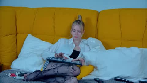 Snapshot of miagraces chatting on October 21, 2025, 6:52 pm Mia online show from October 21, 2025, 6:52 pm