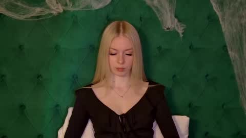 Snapshot of miagraces chatting on November 5, 2025, 5:24 pm Mia online show from November 5, 2025, 5:24 pm