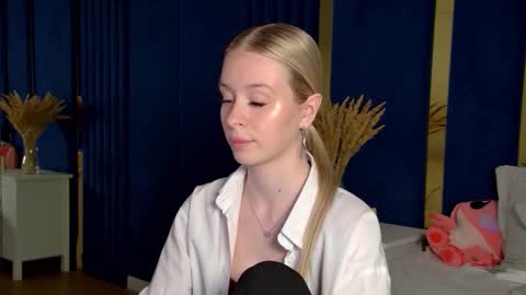 Snapshot of miagraces chatting on November 25, 2025, 10:43 pm Mia online show from November 25, 2025, 10:43 pm