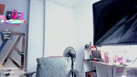 Mia online show from July 28, 2026, 7:39 pm