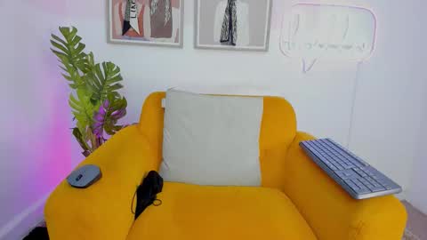 Mia Khalifa online show from September 9, 2025, 3:50 am