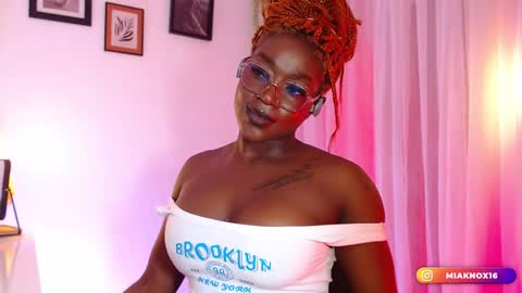 Mia online show from December 10, 2024, 11:19 pm