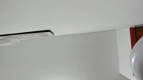 Mia Lenox online show from November 5, 2025, 9:15 pm