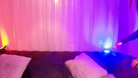 mialuxee_ online show from July 27, 2026, 12:34 pm
