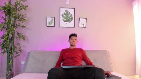 Mia online show from March 10, 2025, 6:56 pm