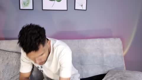 Mia online show from November 22, 2025, 7:02 pm