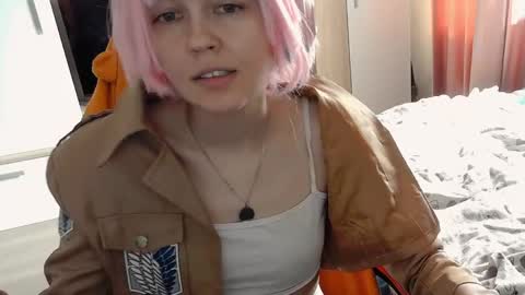 Mia online show from April 22, 2026, 11:01 am