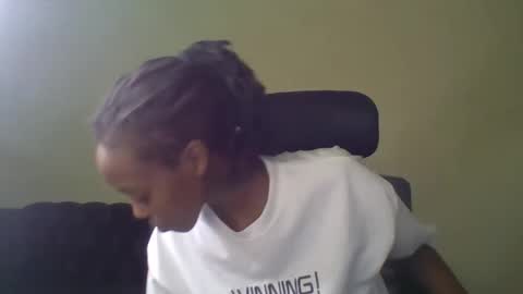 Snapshot of miami_muffin chatting on April 2, 2026, 11:02 pm Muffin online show from April 2, 2026, 11:02 pm