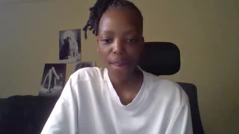 Snapshot of miami_muffin chatting on April 5, 2026, 12:19 am Muffin online show from April 5, 2026, 12:19 am