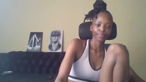 Snapshot of miami_muffin chatting on April 5, 2026, 12:35 pm Muffin online show from April 5, 2026, 12:35 pm
