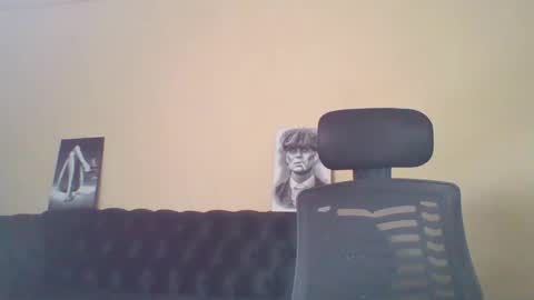 Snapshot of miami_muffin chatting on April 19, 2026, 1:27 am Muffin online show from April 19, 2026, 1:27 am