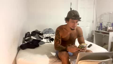 Snapshot of miamiclos1 chatting on February 6, 2026, 2:05 am miamiclos1 online show from February 6, 2026, 2:05 am