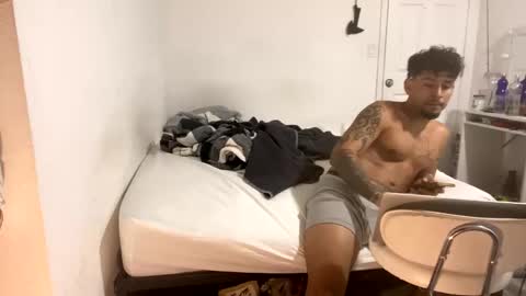 Snapshot of miamiclos1 chatting on February 14, 2026, 12:07 am miamiclos1 online show from February 14, 2026, 12:07 am