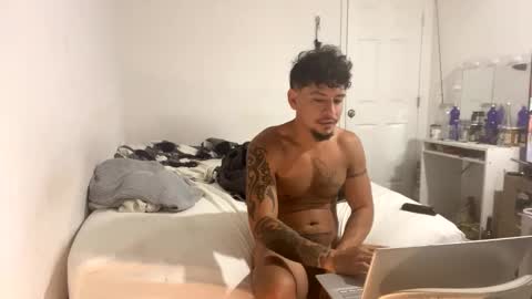 Snapshot of miamiclos1 chatting on February 15, 2026, 12:36 pm miamiclos1 online show from February 15, 2026, 12:36 pm