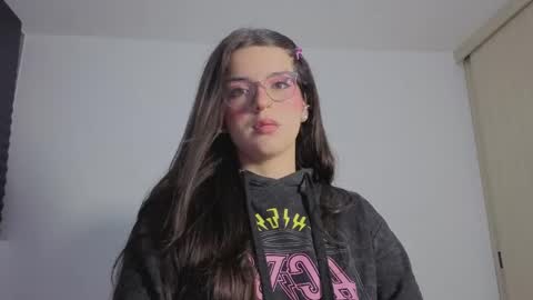 Snapshot of miamillerr_28 chatting on April 27, 2026, 8:23 am Mia online show from April 27, 2026, 8:23 am