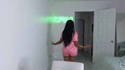 Snapshot of miamiworld chatting on August 3, 2026, 4:00 am MiamiWorld online show from August 3, 2026, 4:00 am