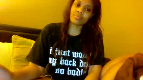 Snapshot of miamuffin8 chatting on January 1, 2025, 8:15 pm MiaMuffn online show from January 1, 2025, 8:15 pm