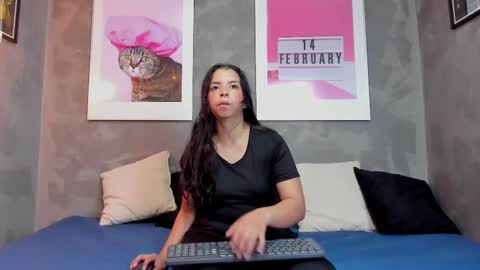 Mia online show from October 6, 2025, 9:01 pm