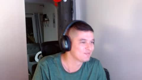 Snapshot of miaou_miaou chatting on July 25, 2026, 12:20 am miaou_miaou online show from July 25, 2026, 12:20 am