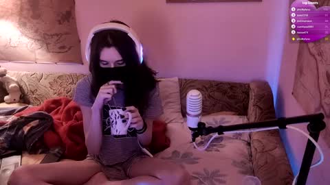 Snapshot of miaowhowl chatting on January 7, 2025, 9:14 pm Kristien online show from January 7, 2025, 9:14 pm