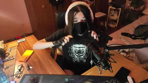 Snapshot of miaowhowl chatting on September 25, 2025, 6:22 pm Kristien online show from September 25, 2025, 6:22 pm