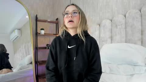 MIA online show from April 21, 2026, 1:42 am