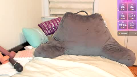 Snapshot of miaparker2_0 chatting on February 13, 2025, 2:12 am Mia online show from February 13, 2025, 2:12 am