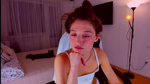 Mia online show from June 2, 2026, 7:16 pm