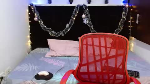 Mia Peyton   online show from December 29, 2024, 3:13 pm