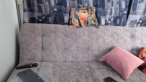 Mia Peyton   online show from January 30, 2025, 5:06 pm