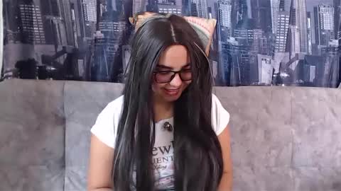 Mia Peyton   online show from February 3, 2025, 3:49 pm