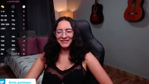 Snapshot of miaportman chatting on December 30, 2024, 7:53 pm MIAPORTMANN online show from December 30, 2024, 7:53 pm