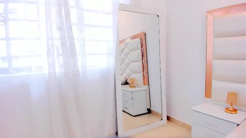 Sweetie Mia online show from February 11, 2025, 3:51 pm