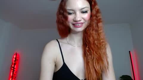 MiaRossalinda online show from November 15, 2025, 5:31 pm