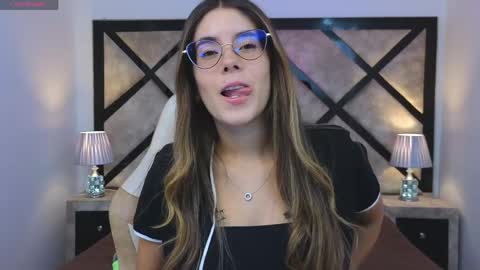 Mia online show from May 11, 2026, 7:11 pm