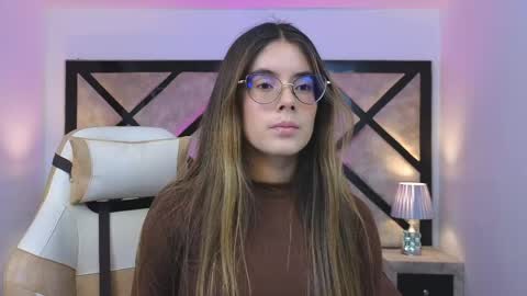 Mia online show from May 19, 2026, 6:58 pm