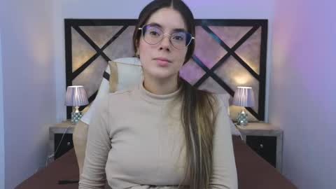 Mia online show from June 3, 2026, 8:14 pm